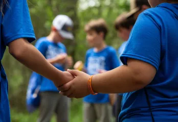 Kids Holding hands in circle 