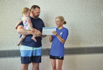 parent with child and swim instructor