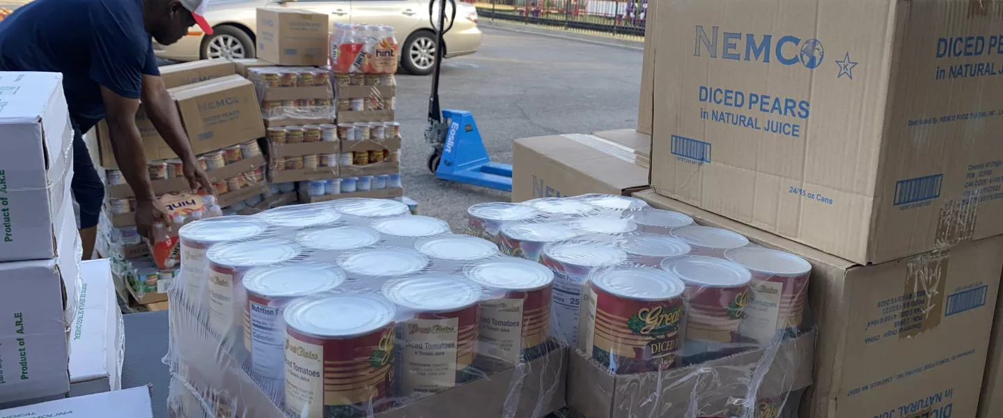 Food distribution of cans goods and pasta