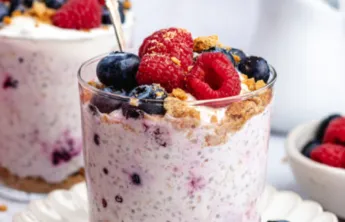 Overnight Oats with Berries
