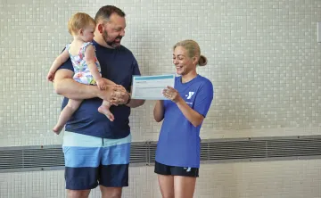 parent with child and swim instructor